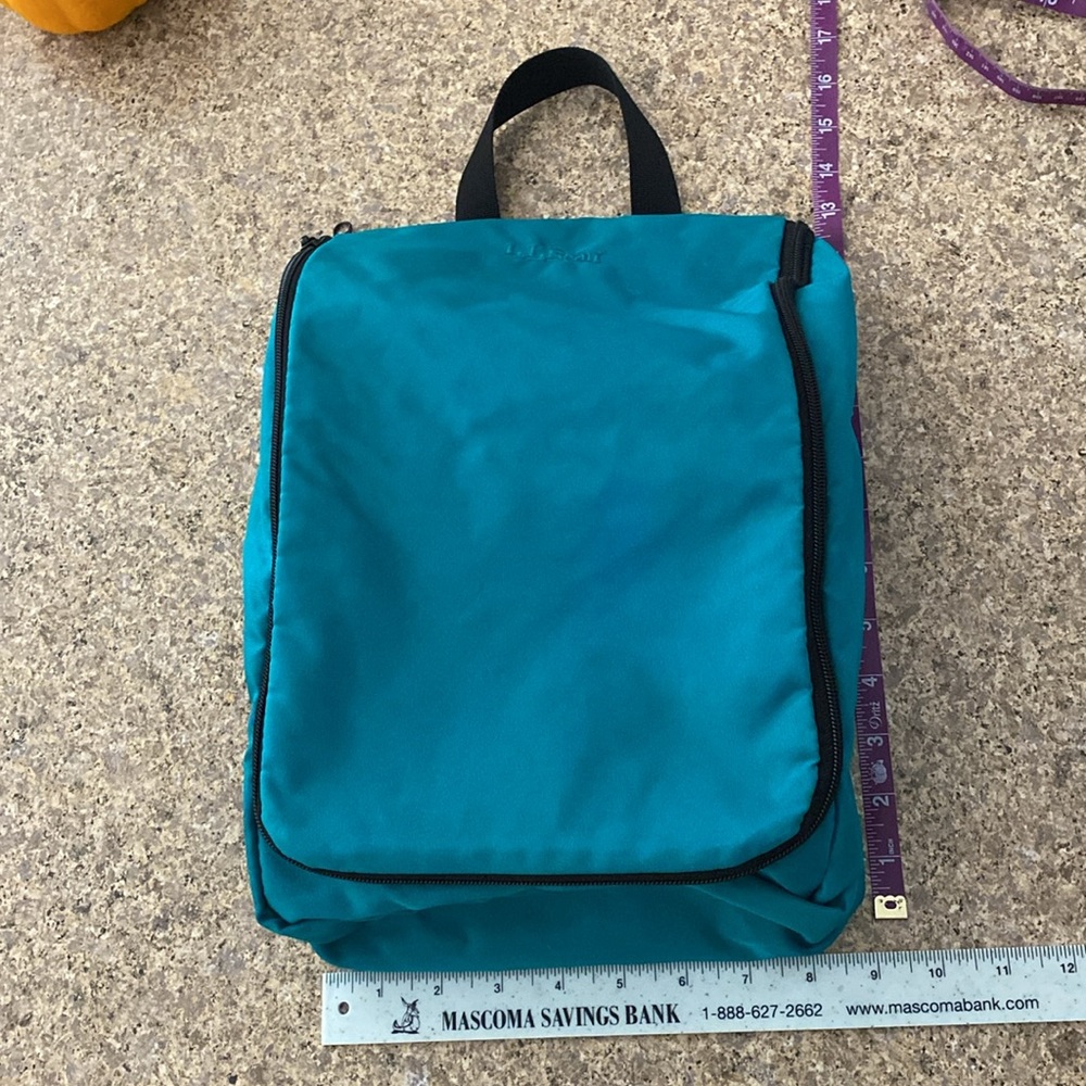 L.L. Bean Travel Toiletry Bag Shade of Blue or Green - Picture 3 of 17